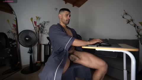 Snapshot of mrlouiss chatting on March 7, 6:22 pm Luis Instagram online show from March 7, 6:22 pm