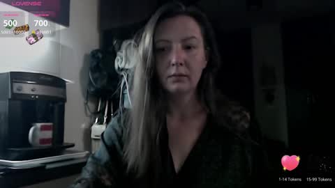 Snapshot of mrs__le chatting on September 17, 5:53 am Lara online show from September 17, 5:53 am