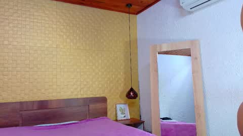 Snapshot of mrs_buttocks chatting on March 5, 1:50 pm mrs_buttocks online show from March 5, 1:50 pm