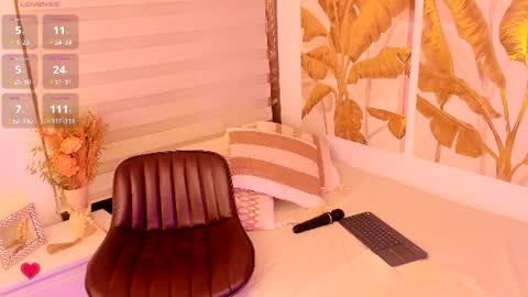 Snapshot of mrs_griseld chatting on June 23, 6:17 pm Griseld online show from June 23, 6:17 pm
