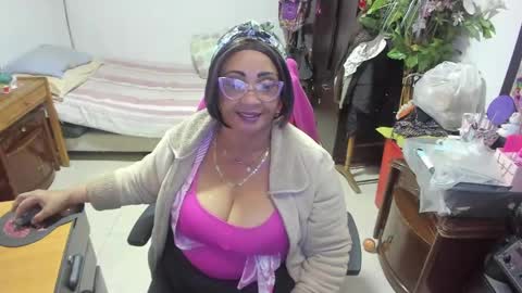Snapshot of mrs_mommy chatting on February 7, 7:38 pm mrs_mommy online show from February 7, 7:38 pm