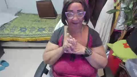 Snapshot of mrs_mommy chatting on February 18, 6:47 pm mrs_mommy online show from February 18, 6:47 pm
