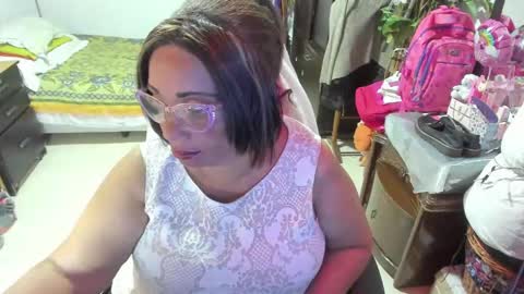 Snapshot of mrs_mommy chatting on March 5, 5:18 pm mrs_mommy online show from March 5, 5:18 pm
