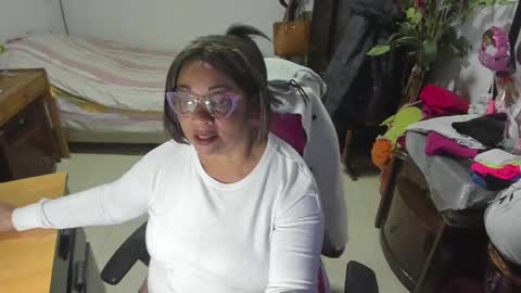 Snapshot of mrs_mommy chatting on March 10, 9:40 pm mrs_mommy online show from March 10, 9:40 pm