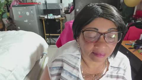 Snapshot of mrs_mommy chatting on November 27, 8:00 pm mrs_mommy online show from November 27, 8:00 pm