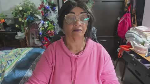 Snapshot of mrs_mommy chatting on December 17, 11:33 pm mrs_mommy online show from December 17, 11:33 pm