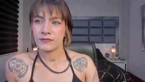 Snapshot of mrs_regina_clk chatting on June 16, 3:20 am Regina online show from June 16, 3:20 am