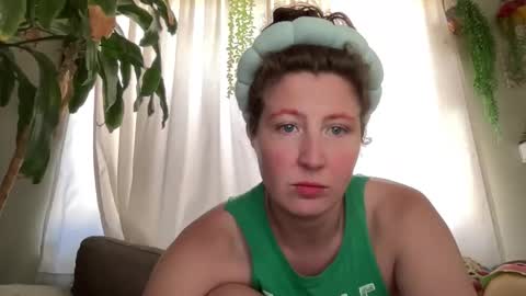 Snapshot of mrsbikesheba chatting on November 6, 4:52 pm Babs Bear online show from November 6, 4:52 pm
