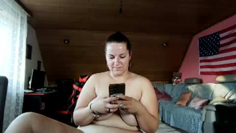 Snapshot of mrsbutterfly2504 chatting on July 15, 4:51 am Naughty Melly online show from July 15, 4:51 am