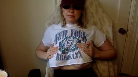 MrsPrissXO online show from April 30, 12:00 pm