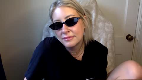 MrsPrissXO online show from May 7, 1:27 pm