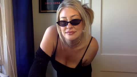 MrsPrissXO online show from May 13, 2:36 pm