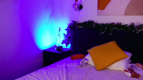 Molly online show from December 6, 8:37 am