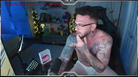 Snapshot of mrstr33tfr33k chatting on February 28, 3:37 am mrstr33tfr33k online show from February 28, 3:37 am