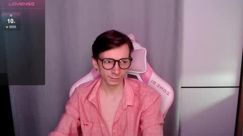 Shy Boy  online show from December 16, 10:20 am