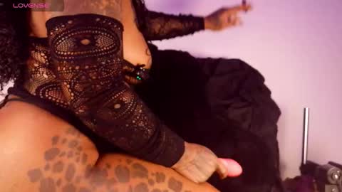 Snapshot of ms_booty_boop chatting on December 16, 3:44 am Ms Booty Boop online show from December 16, 3:44 am