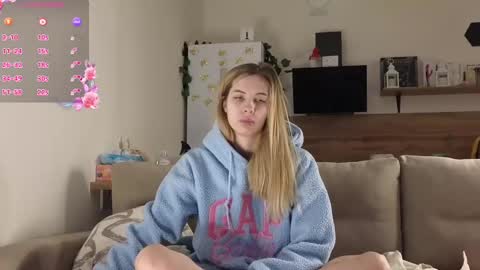 Snapshot of ms_foryou chatting on February 19, 3:28 am Ms ForYOU online show from February 19, 3:28 am