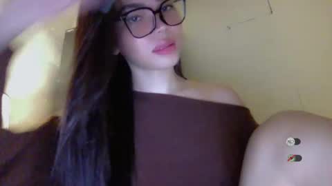 Snapshot of ms_guniguni chatting on November 14, 8:29 pm Lara online show from November 14, 8:29 pm