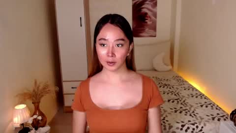 Snapshot of ms_lhaydeebunny chatting on April 23, 8:11 pm Evon online show from April 23, 8:11 pm