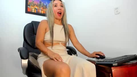 ms_lunarose online show from October 24, 2:30 am