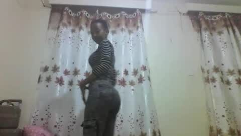 Snapshot of ms_luxe chatting on December 16, 7:19 pm ms_luxe online show from December 16, 7:19 pm