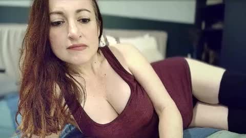 Snapshot of ms_mel chatting on December 5, 9:39 am Melanie online show from December 5, 9:39 am