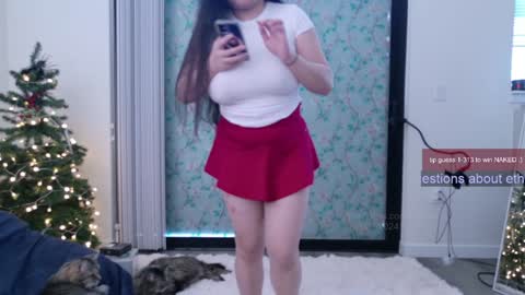 Snapshot of ms_mochii chatting on December 21, 7:49 pm R o r i SnapChat heyroriv2 wednesday - sunday Noon oclock mountain - 5pm mountain online show from December 21, 7:49 pm
