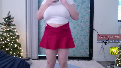 Snapshot of ms_mochii chatting on December 21, 10:51 pm R o r i SnapChat heyroriv2 wednesday - sunday Noon oclock mountain - 5pm mountain online show from December 21, 10:51 pm