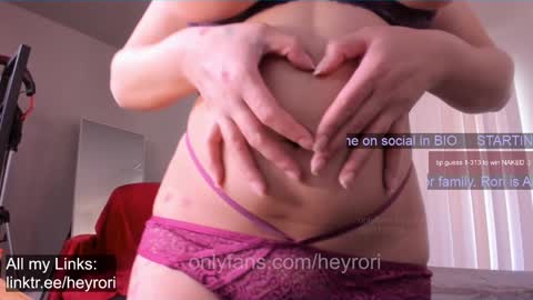 Snapshot of ms_mochii chatting on January 25, 7:39 pm R o r i SnapChat heyroriv2 wednesday - sunday Noon oclock mountain - 5pm mountain online show from January 25, 7:39 pm