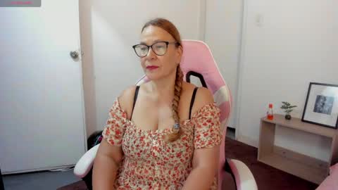Snapshot of ms_samanta chatting on May 19, 11:05 am ms_samanta online show from May 19, 11:05 am