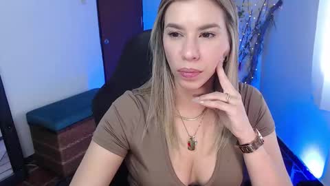 Snapshot of ms_sofiax chatting on October 21, 6:19 pm Sofia online show from October 21, 6:19 pm