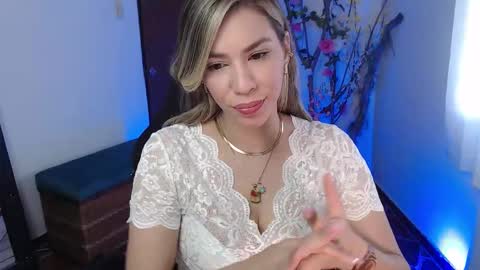 Snapshot of ms_sofiax chatting on November 4, 3:44 pm Sofia online show from November 4, 3:44 pm