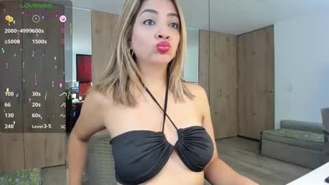 Snapshot of ms_valerypawg chatting on March 2, 10:03 am Valery Torres online show from March 2, 10:03 am
