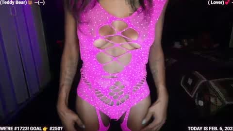 Snapshot of ms_waterworks chatting on February 7, 4:27 am DaPussyFairy online show from February 7, 4:27 am