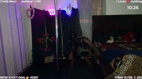 Snapshot of ms_waterworks chatting on February 9, 6:11 am DaPussyFairy online show from February 9, 6:11 am