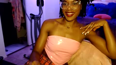Snapshot of msemonibrown chatting on May 6, 5:46 am CocoSage online show from May 6, 5:46 am