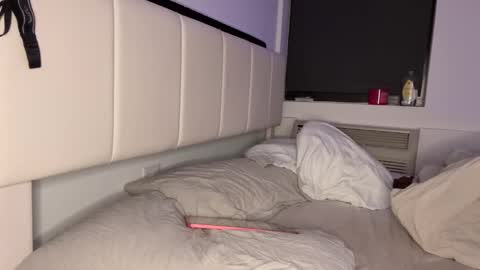 Snapshot of mskitty000 chatting on February 16, 7:04 am mskitty000 online show from February 16, 7:04 am