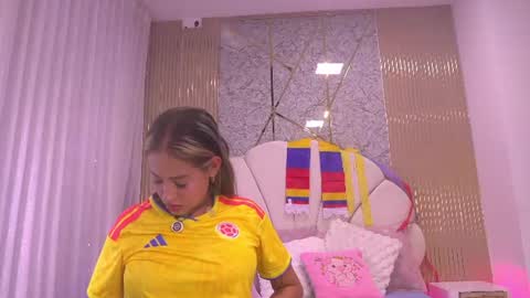 Snapshot of mssburbuja chatting on June 18, 3:07 am Manuela online show from June 18, 3:07 am