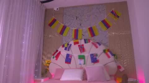 Snapshot of mssburbuja chatting on June 21, 4:59 am Manuela online show from June 21, 4:59 am