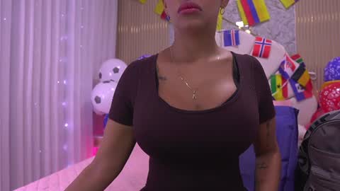 Snapshot of mssburbuja chatting on July 3, 3:02 am Manuela online show from July 3, 3:02 am