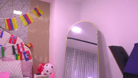 Snapshot of mssburbuja chatting on July 12, 3:41 am Manuela online show from July 12, 3:41 am