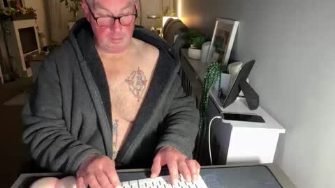 mtb1697 online show from April 6, 10:44 pm