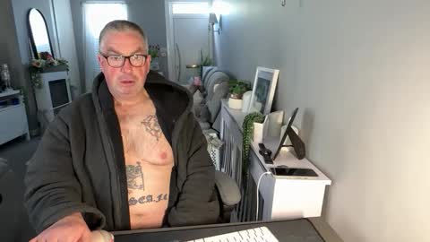 Snapshot of mtb1697 chatting on April 24, 9:01 am mtb1697 online show from April 24, 9:01 am