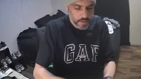 Muffdiver online show from February 21, 2:29 pm