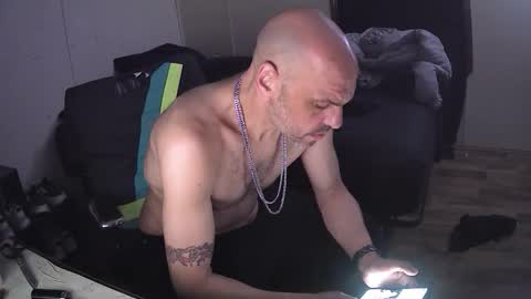 Muffdiver online show from March 8, 5:22 am