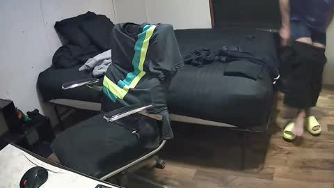 Muffdiver online show from April 7, 7:03 pm