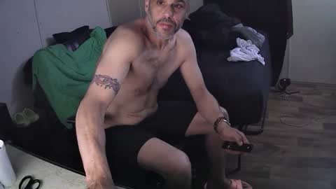 Muffdiver online show from May 16, 7:27 am