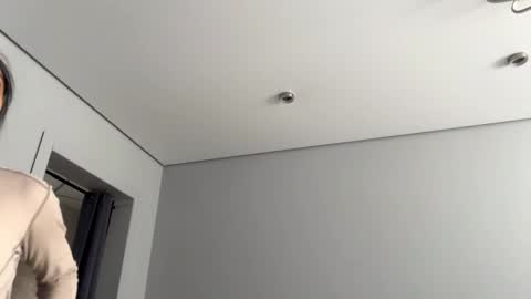 Mia online show from March 17, 1:43 am