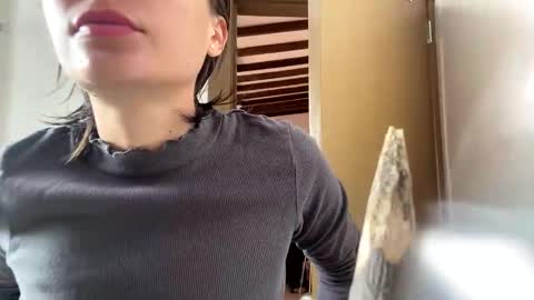 Snapshot of munchi_ chatting on December 22, 8:58 pm online show from December 22, 8:58 pm