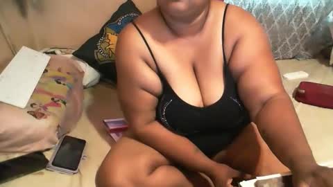 Snapshot of munniegalz1 chatting on November 16, 1:06 pm your angel online show from November 16, 1:06 pm